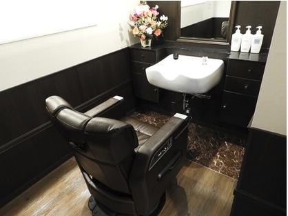 BARBER SALON KAZU HAIR 新橋レンガ通り店【バーバーサロン カズヘアー】